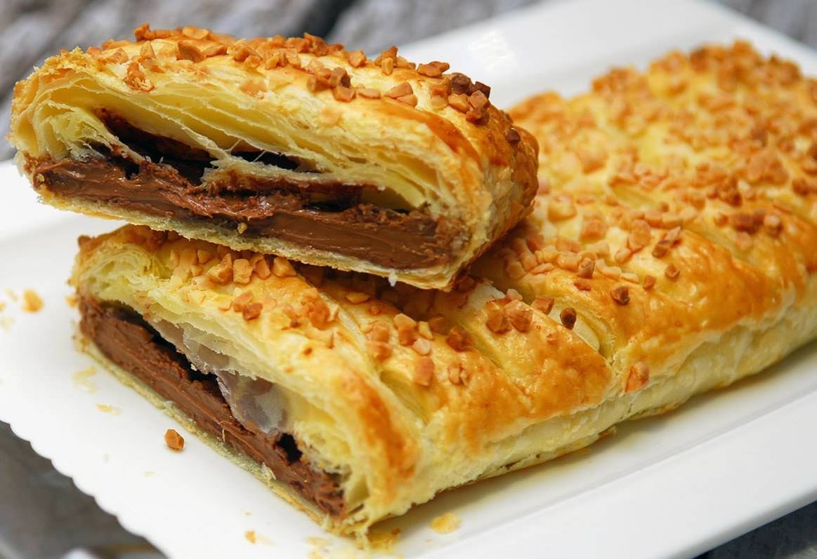 Слоеное тесто и шоколадка рецепт с фото пошагово