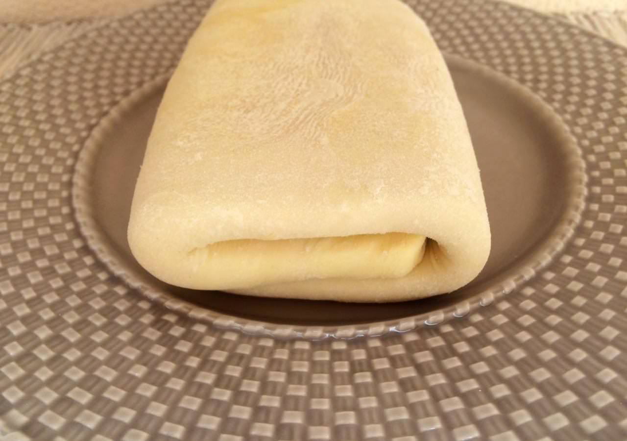 Рецепт классического слоеного теста с фото. Тесто. Слоеное тесто. Бездрожжевое тесто готовое. Тесто слоеное бездрожжевое.