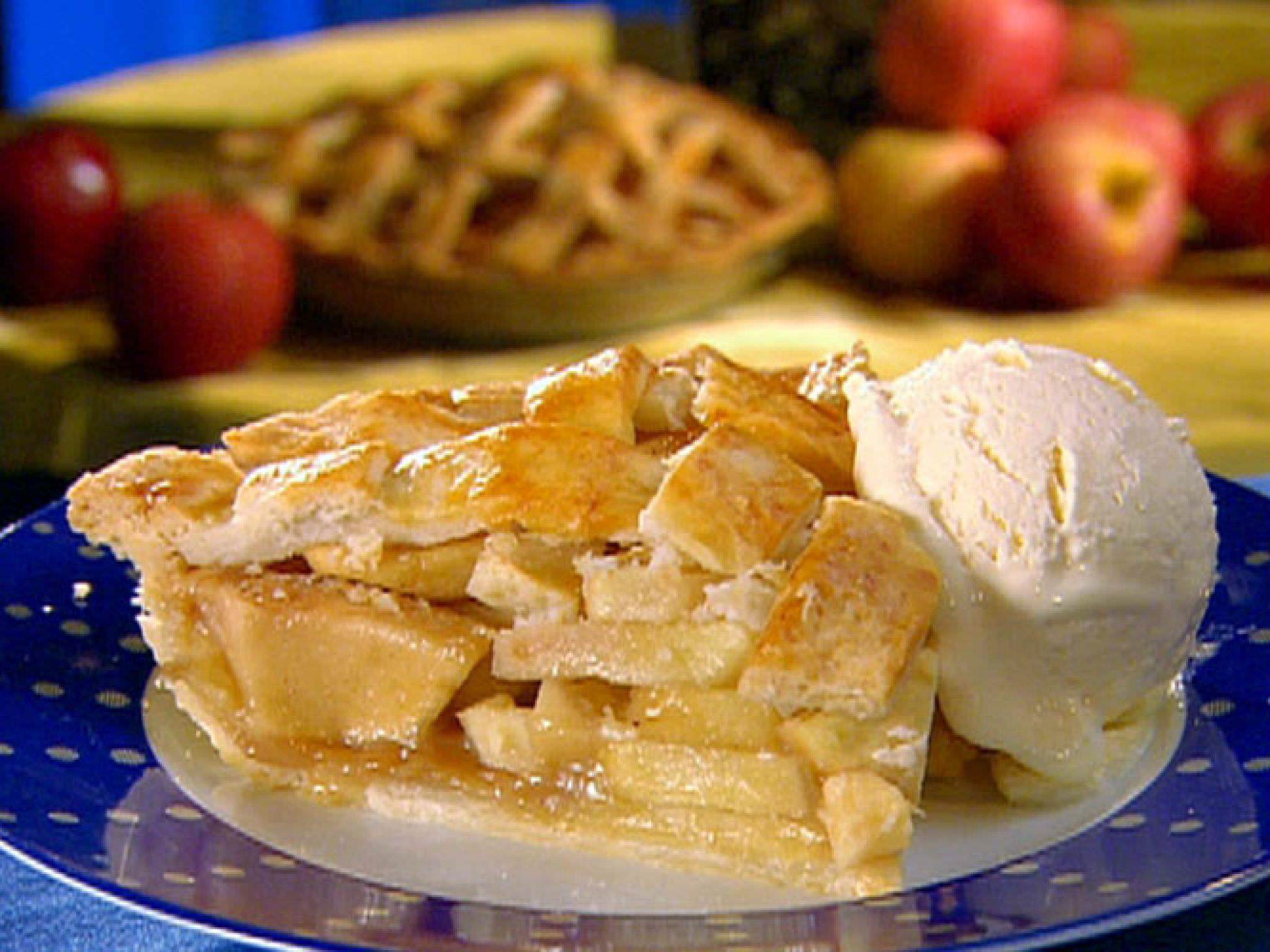 Яблочный пирог на молоке рецепты. Шарлотка. Шарлотка с яблоками. Шарлотка с яблоками и бананами. Пирог с бананом и яблоком.